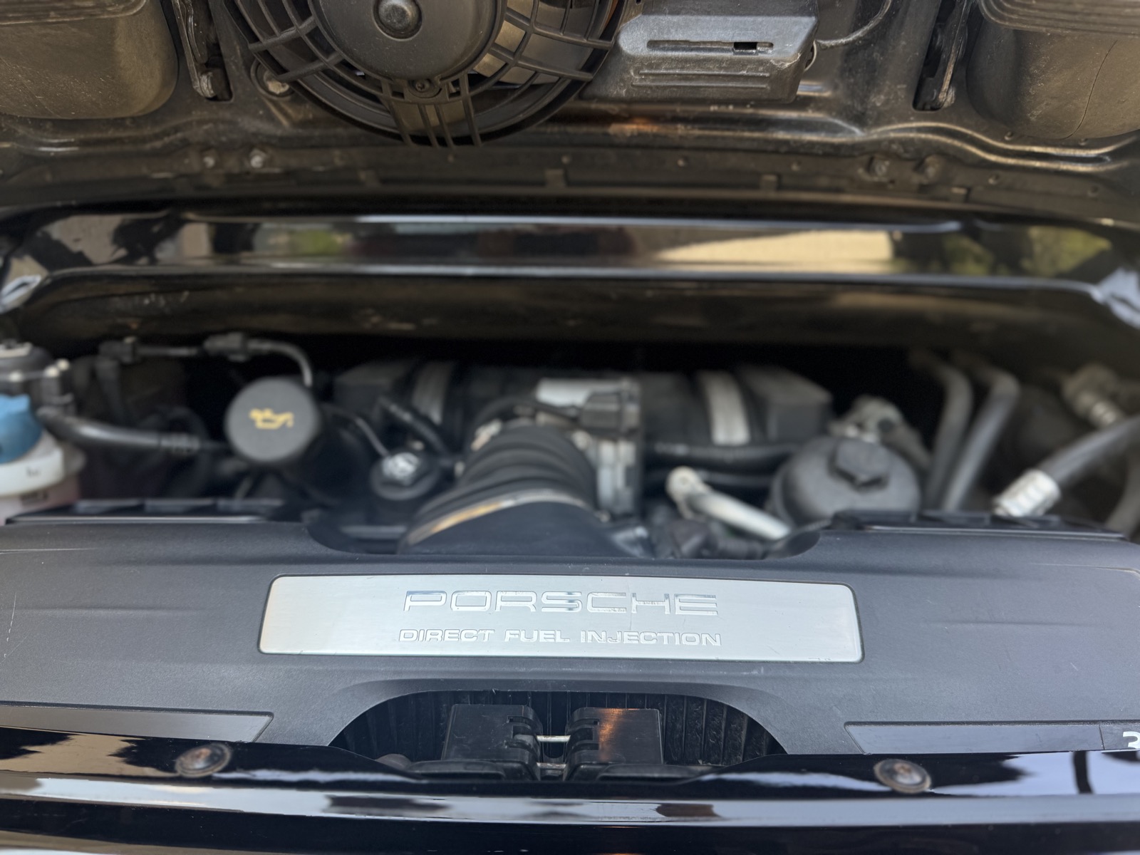 Motorraum mit DFI-Abdeckung